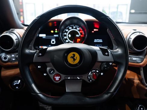 Used 2018 Ferrari GTC4Lusso AWD/4WD image 5