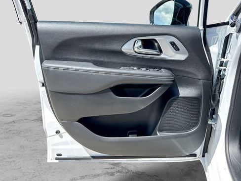 Used 2026 Chrysler Pacifica Limited w/ S Appearance Package AWD/4WD image 32