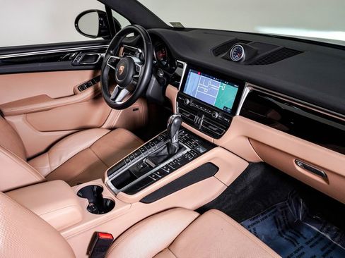 Certified 2021 Porsche Macan image 14