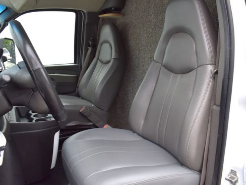 Used 2006 Chevrolet Express 3500 RWD image 42