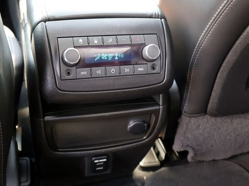 Used 2014 Chevrolet Traverse LTZ FWD image 17