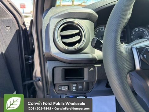 Used 2018 Toyota Tacoma TRD Off-Road AWD/4WD image 15