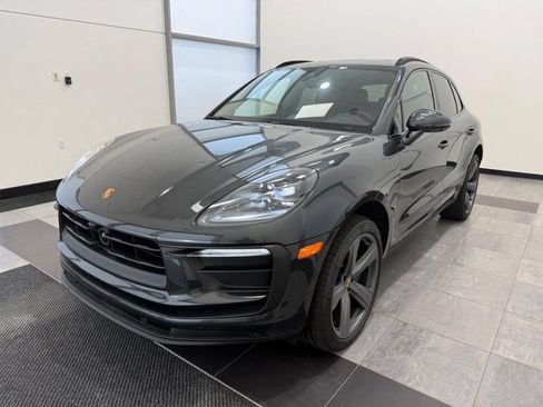 Certified 2025 Porsche Macan AWD/4WD image 1