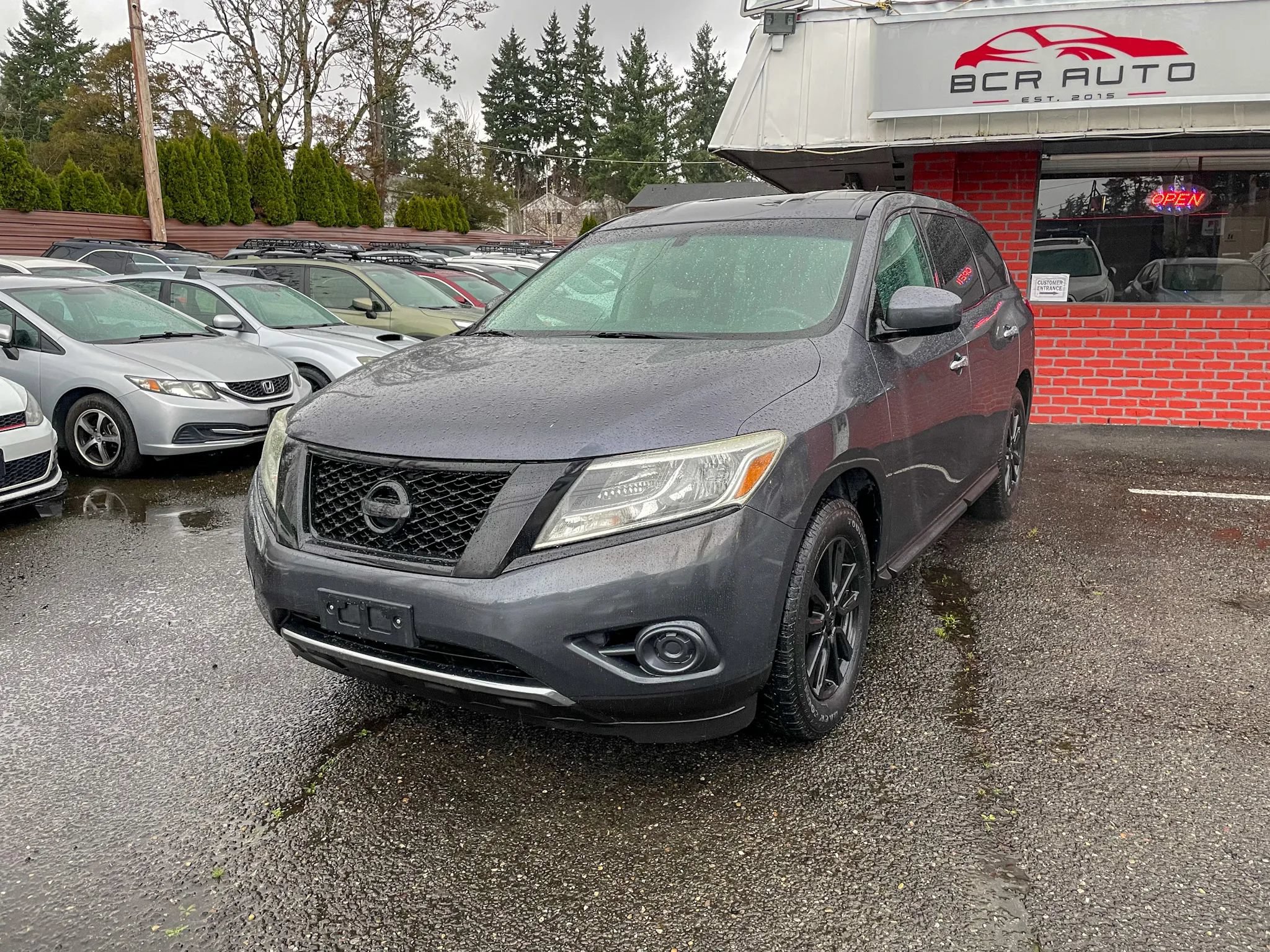 Used 2014 Nissan Pathfinder S FWD image 1