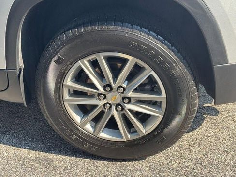 Used 2022 Chevrolet Traverse LT image 7