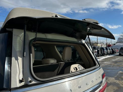 Used 2019 Lincoln Navigator Premiere AWD/4WD image 44