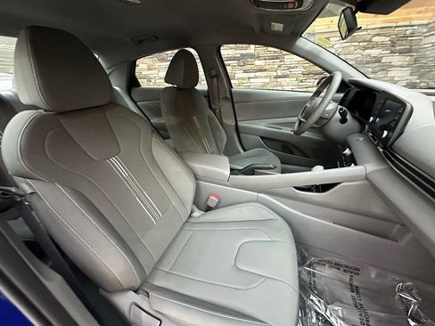 Used 2023 Hyundai Elantra SEL w/ Cargo Package image 15