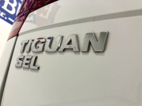 Used 2020 Volkswagen Tiguan SEL w/ 3rd Row Seat Package AWD/4WD image 17