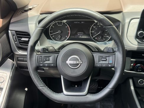 Used 2023 Nissan Rogue SV w/ SV Premium B Package FWD image 19