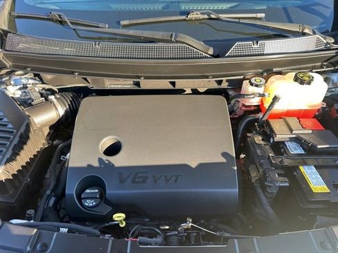 Used 2023 Chevrolet Traverse LT image 34