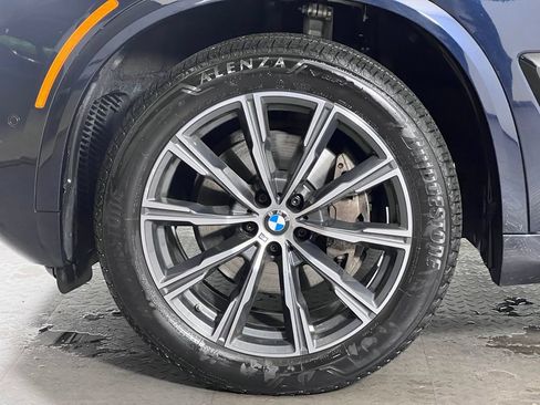 Used 2025 BMW X5 xDrive40i w/ M Sport Package AWD/4WD image 11