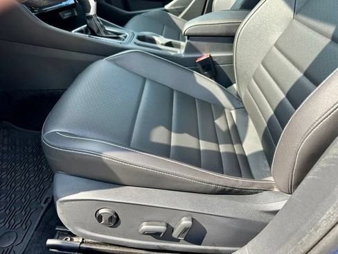Used 2024 Volkswagen Jetta SE w/ Panoramic Sunroof Package FWD image 14