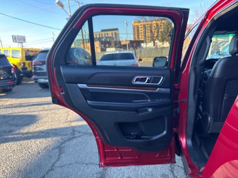 Used 2017 Ford Explorer Limited image 13