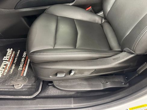 Used 2024 Cadillac XT6 Luxury w/ LPO, Floor Liner Package AWD/4WD image 19