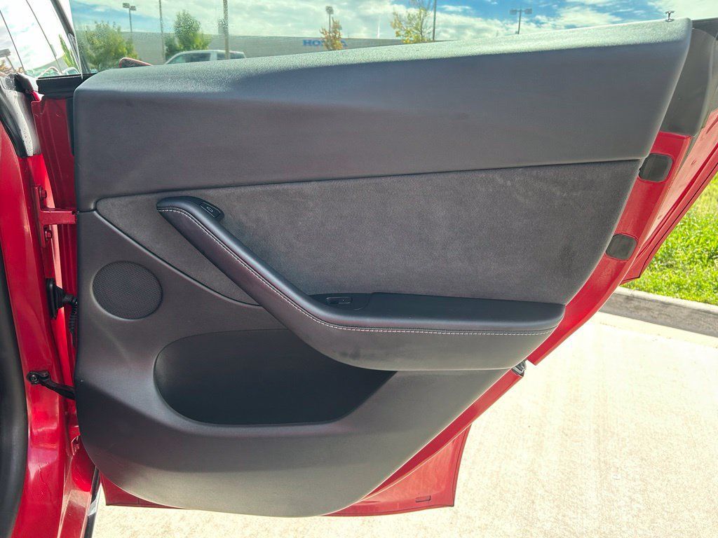 Used 2022 Tesla Model Y Performance AWD/4WD image 24