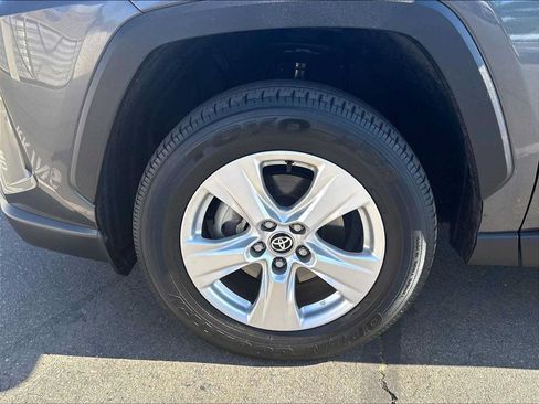 Used 2021 Toyota RAV4 LE AWD/4WD image 12