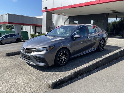 Certified 2023 Toyota Camry SE FWD image 4