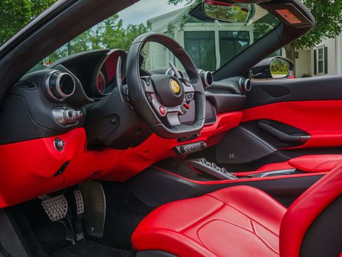 Used 2019 Ferrari Portofino RWD image 74