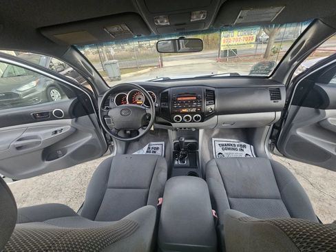 Used 2010 Toyota Tacoma PreRunner image 16