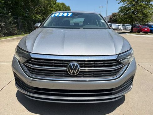 Used 2024 Volkswagen Jetta SE FWD image 8