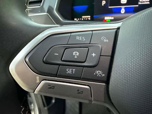 Used 2022 Volkswagen Tiguan SE image 23