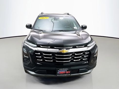 Used 2025 Chevrolet Equinox LT w/ Convenience Package II image 2