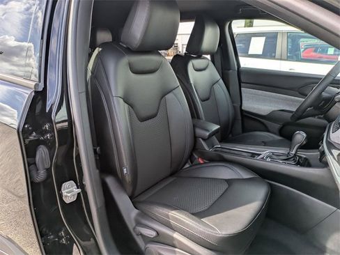 Used 2024 Jeep Compass Latitude image 30