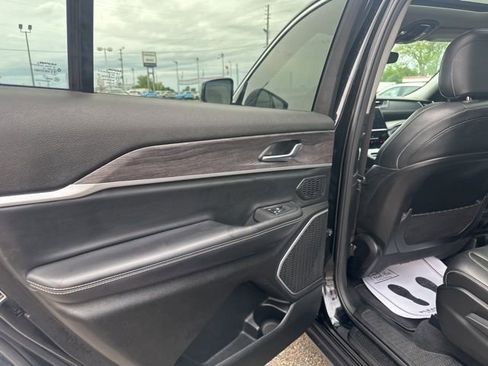 Used 2022 Jeep Grand Cherokee L Limited AWD/4WD image 27