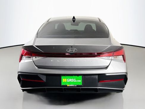 Used 2024 Hyundai Elantra SE FWD image 8