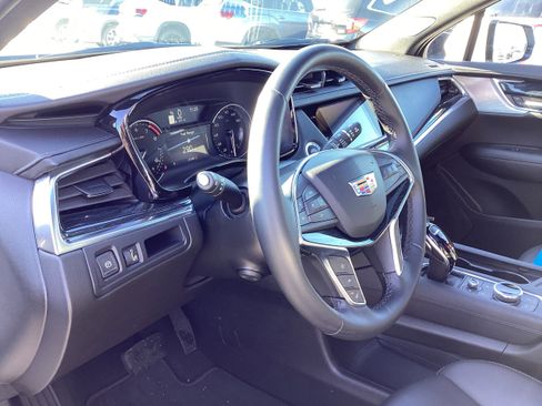 Used 2025 Cadillac XT5 Premium Luxury image 11