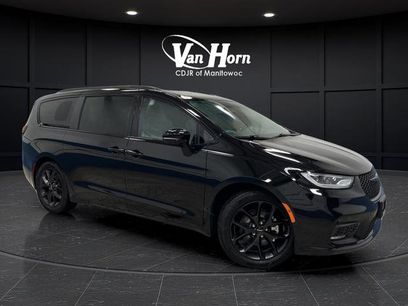 Used 2025 Chrysler Pacifica Limited