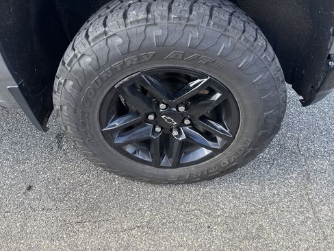 Used 2021 Chevrolet Silverado 1500 LT Trail Boss w/ Convenience Package II image 10