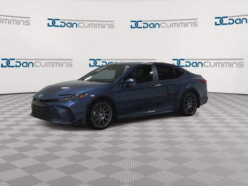 Used 2026 Toyota Camry SE FWD image 4