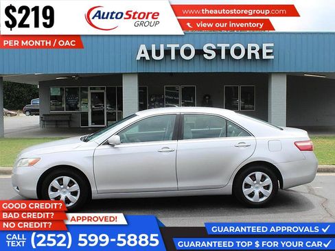 Used 2009 Toyota Camry SE FWD image 1