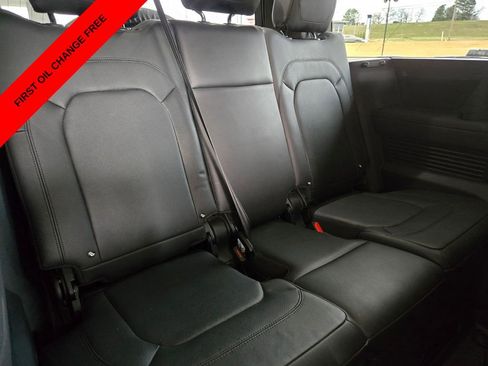 Used 2024 Land Rover Defender 130 X-Dynamic SE image 17