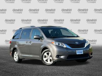 Used 2015 Toyota Sienna LE video 2