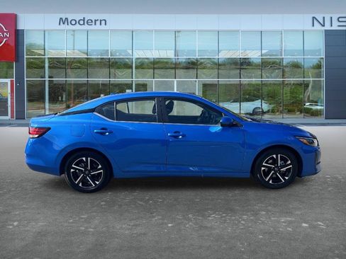 Certified 2025 Nissan Sentra SV FWD image 4