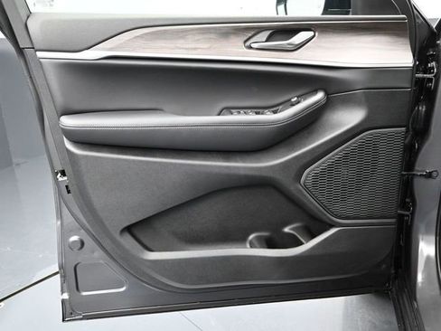 New 2026 Jeep Grand Cherokee Altitude AWD/4WD image 18
