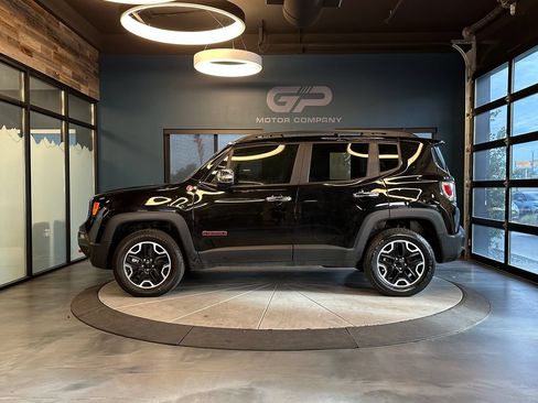 Used 2017 Jeep Renegade Trailhawk w/ Premium Trailhawk Package AWD/4WD image 6