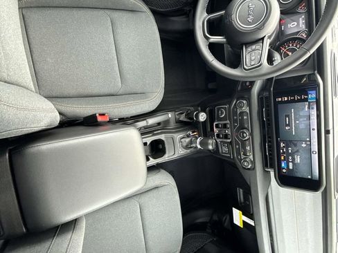 New 2025 Jeep Gladiator Sport image 14