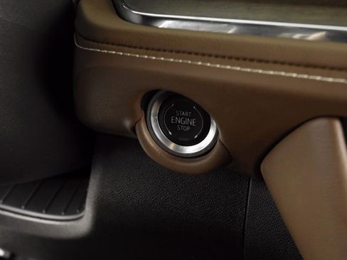 Used 2025 Chevrolet Suburban High Country image 39