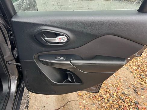 Used 2015 Jeep Cherokee Latitude w/ Cold Weather Group image 20