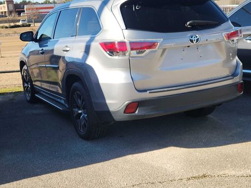 Used 2016 Toyota Highlander XLE image 4