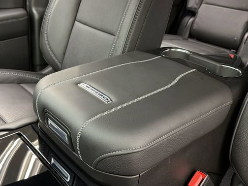 Used 2026 GMC Yukon Denali w/ Sun & Power Step Package AWD/4WD image 34