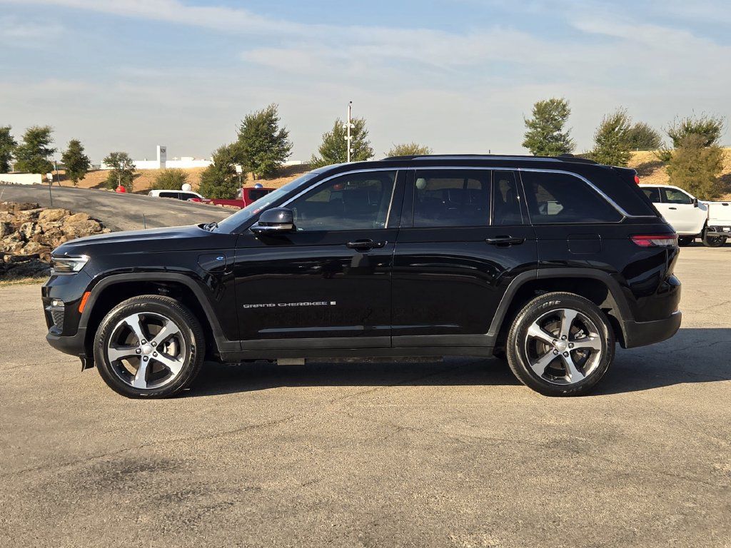 Used 2023 Jeep Grand Cherokee 4WD 4xe image 4