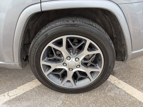 Used 2020 Jeep Grand Cherokee Overland AWD/4WD image 10