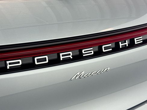 Used 2024 Porsche Macan image 25