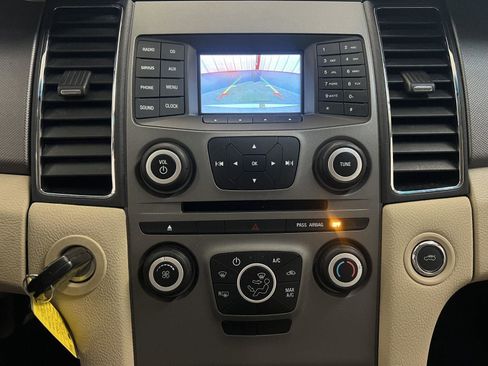 Used 2019 Ford Taurus SE FWD image 15