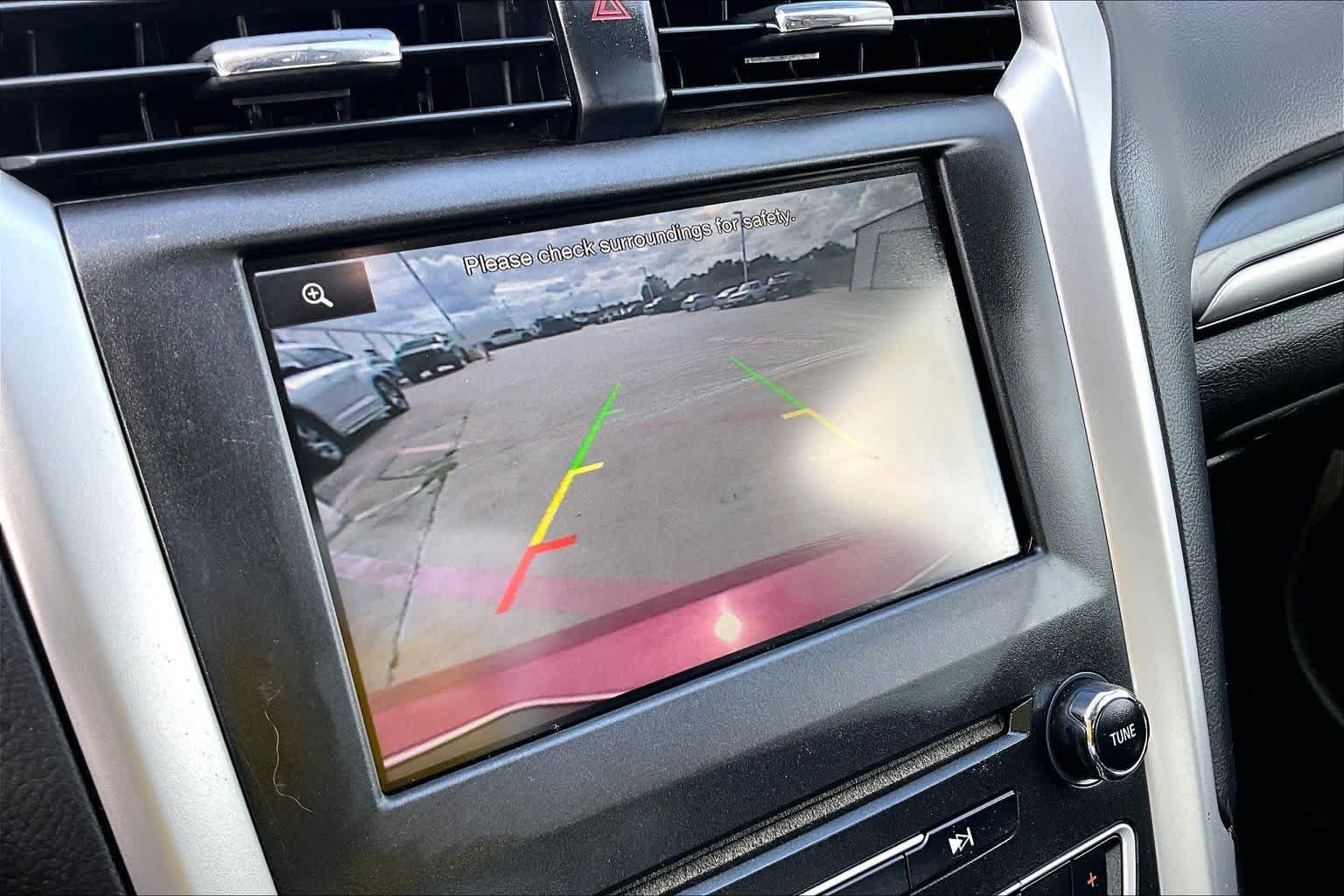 Used 2016 Ford Fusion SE FWD image 27