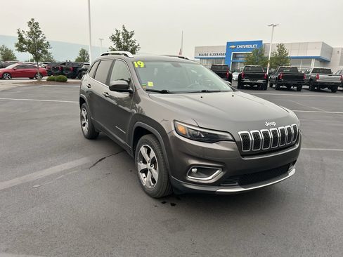 Used 2019 Jeep Cherokee Limited AWD/4WD image 1